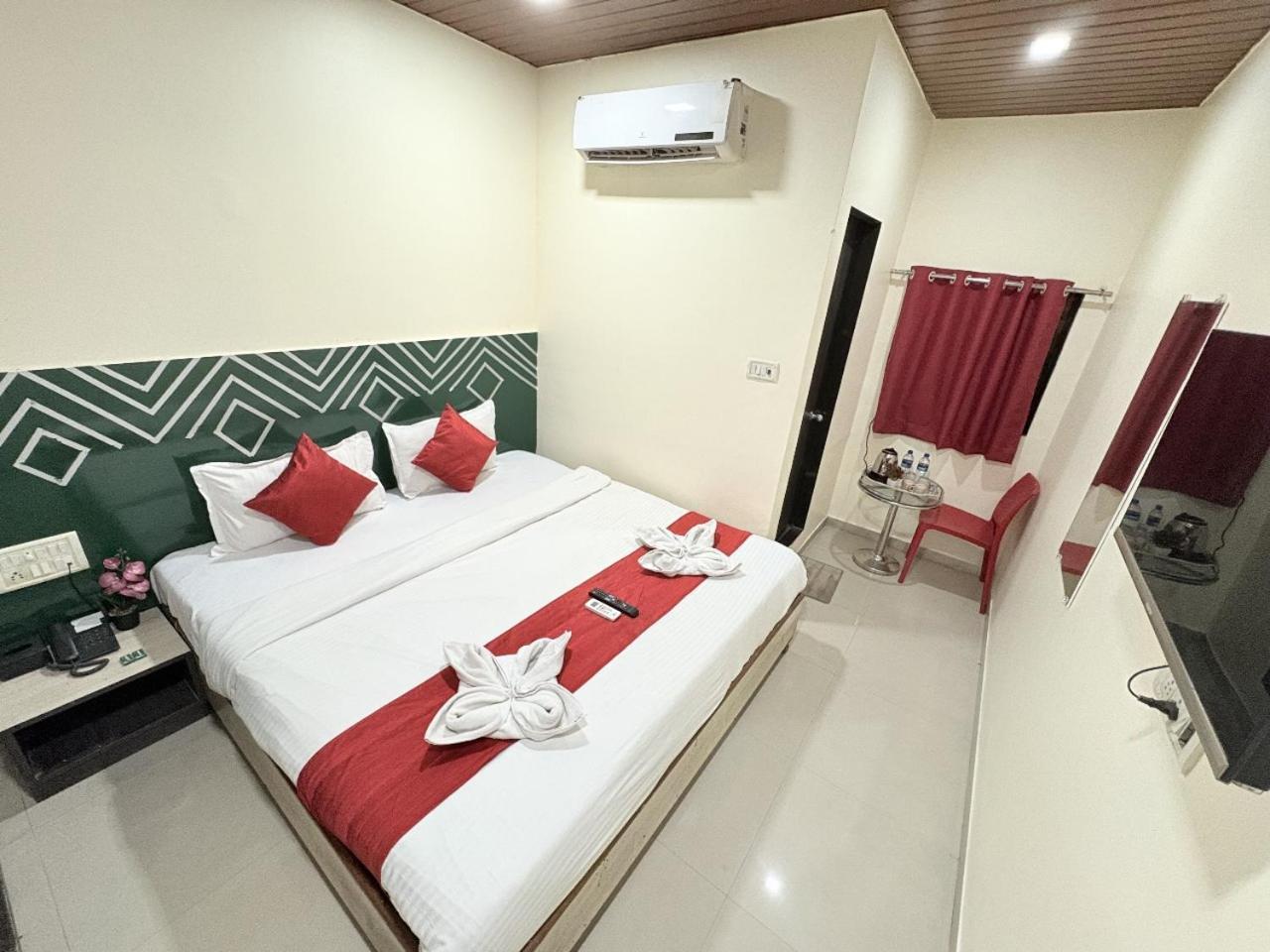 Hotel Kailash Park- Near International Airport Bombay Esterno foto